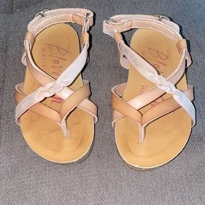Cute size 6 blowfish sandals